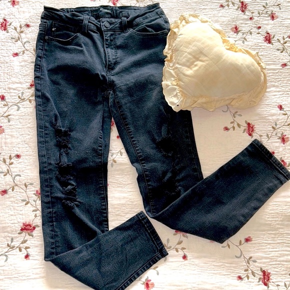 KanCan🖤Skinny Distressed Black JEANS Midrise with Stretch🌻9/28 - Picture 1 of 13